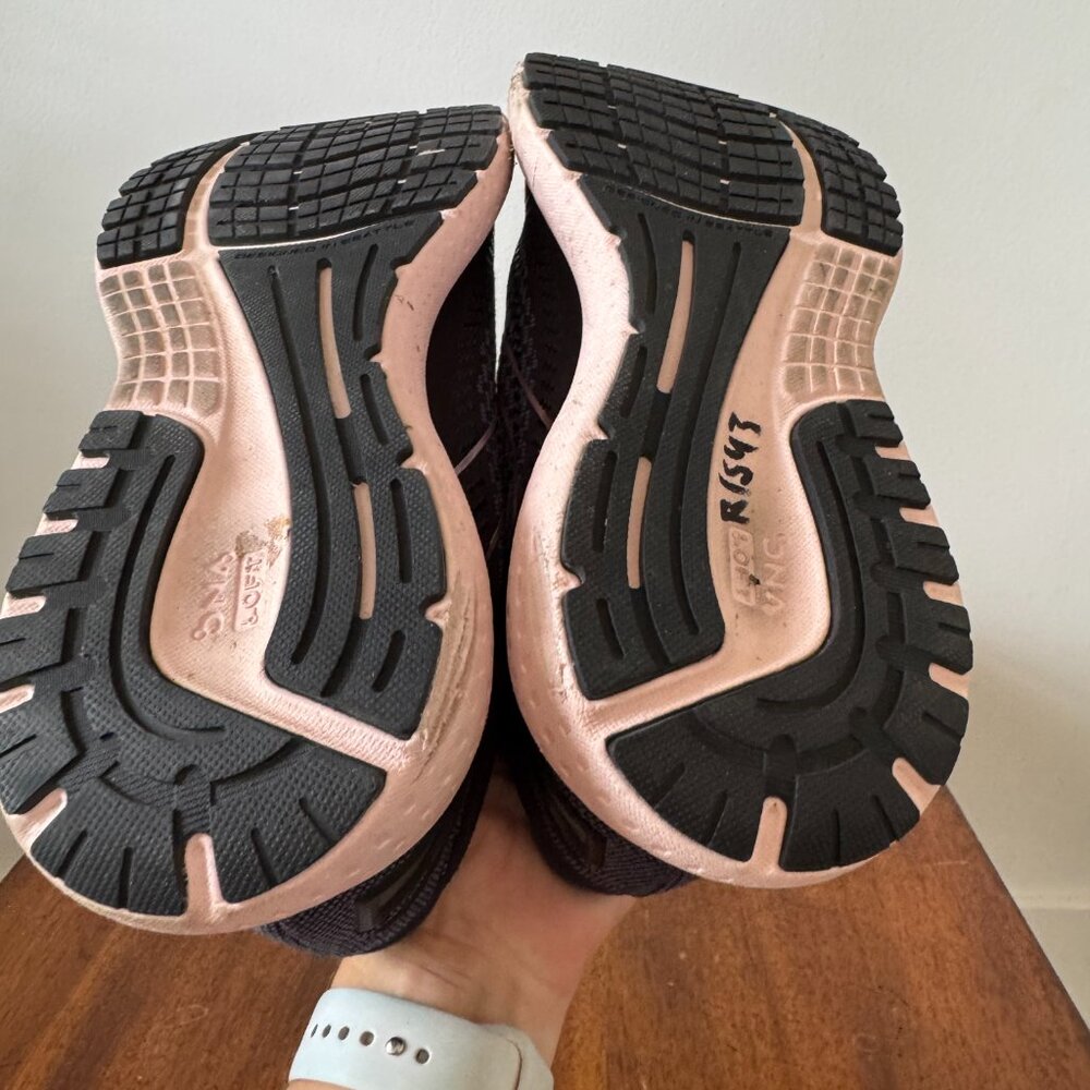 Brooks Glycerin 19 in Black and Pink - Picture 13 of 14